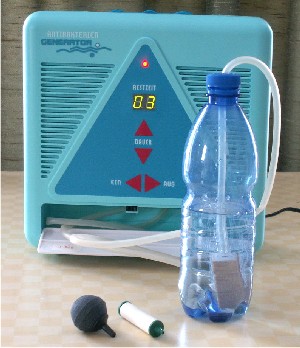 Wasserozonisierung in geschlossener Flasche, verschiedene Perlatoren aus Keramik, Lindenholz; Ger�teleistung 200mg Ozon pro Stunde, elektr. Koronaentladung